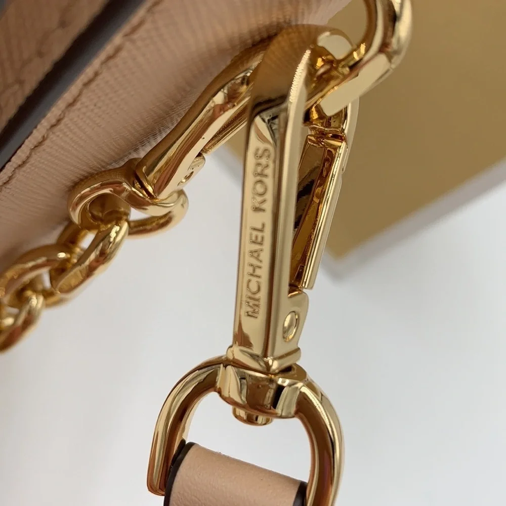 MICHAEL KORS CARMEN MEDIUM CONVERTIBLE SHOULDER BAG BUFF COLOR